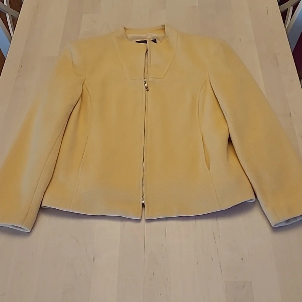 EUC VTG Requirements Butter Yellow Mock Neck Wool/Vicose Blazer with Pockets - Picture 1 of 10